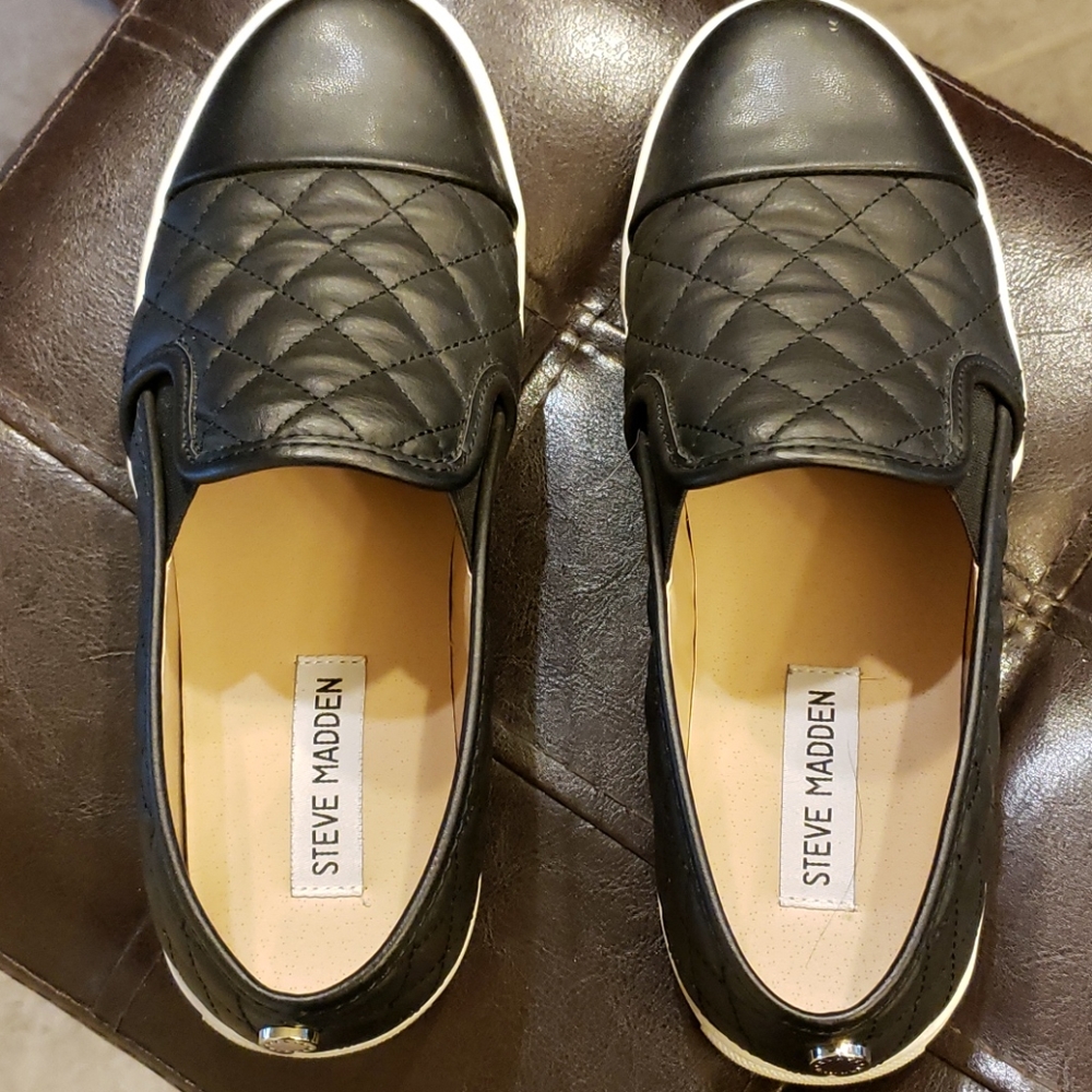 Steve Madden black loafers barely worn